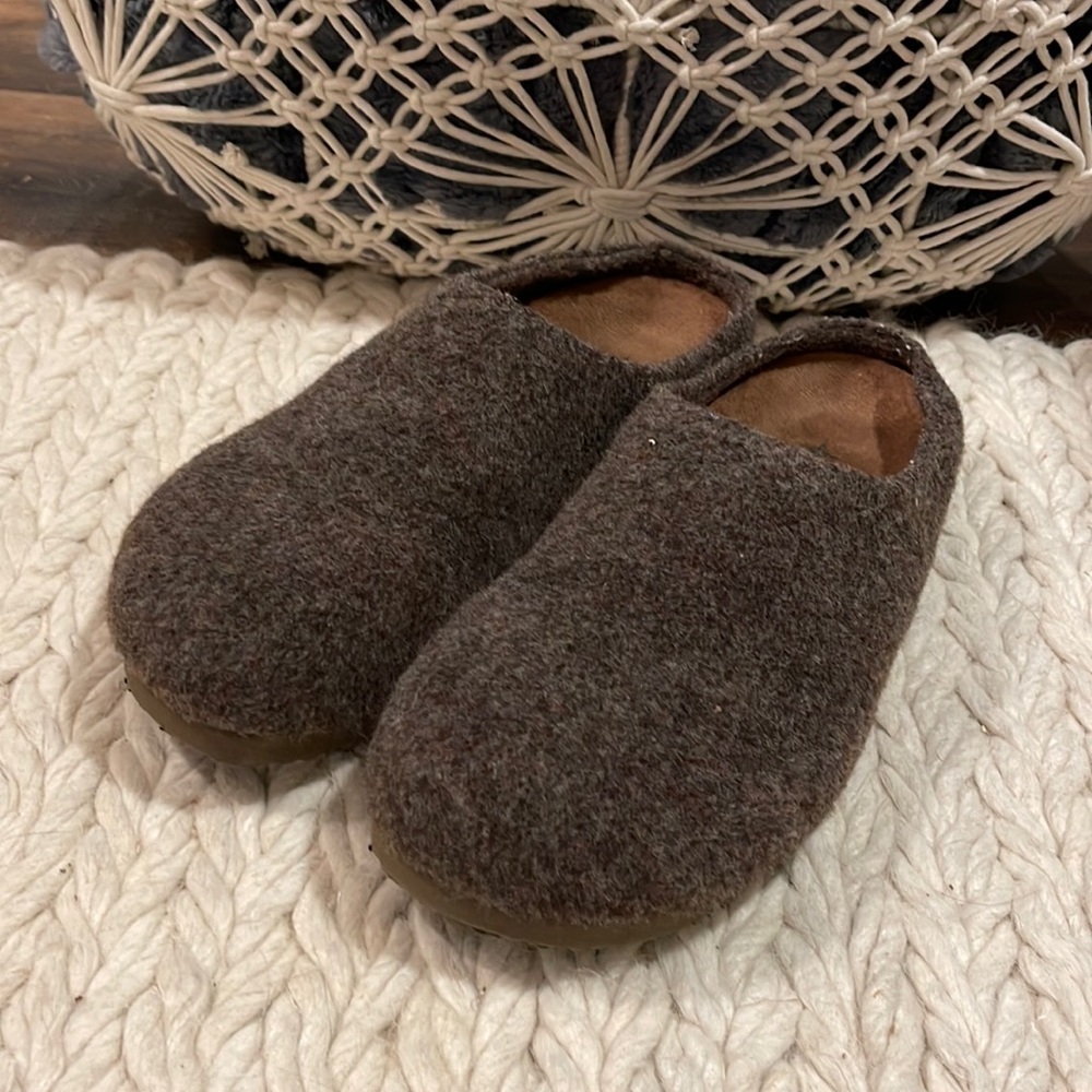 Eastland Wool Mules NWOT